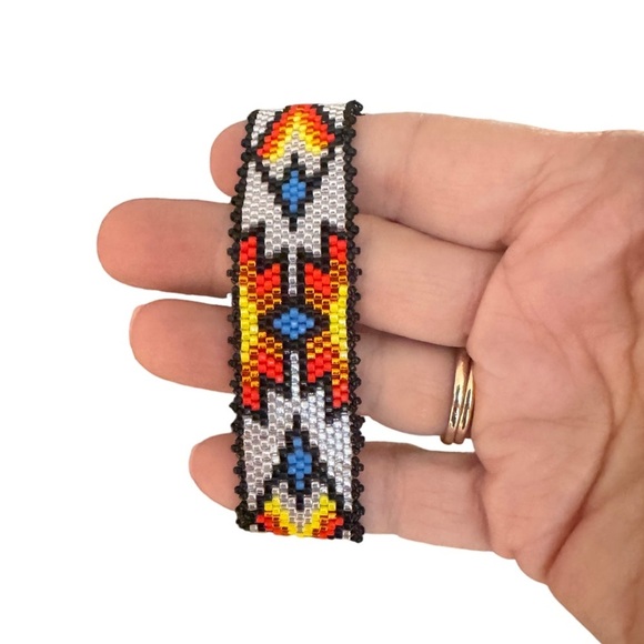 Handwoven handcrafted Native American geometric bracelet colorful Miyuki beads - Picture 5 of 7
